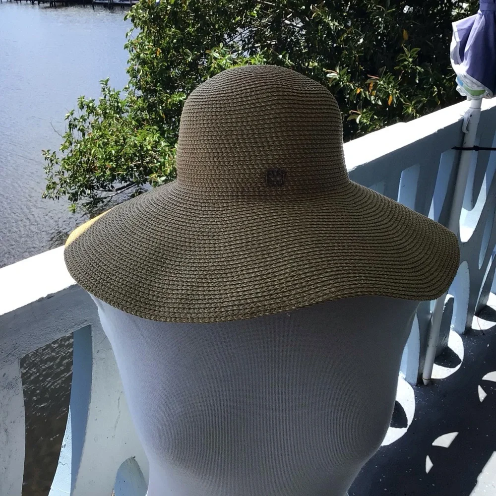 Eric Javits Wide Brimmed Hampton Patented “Squishee” Straw Sun Hat with UPF 50 - Picture 12 of 12